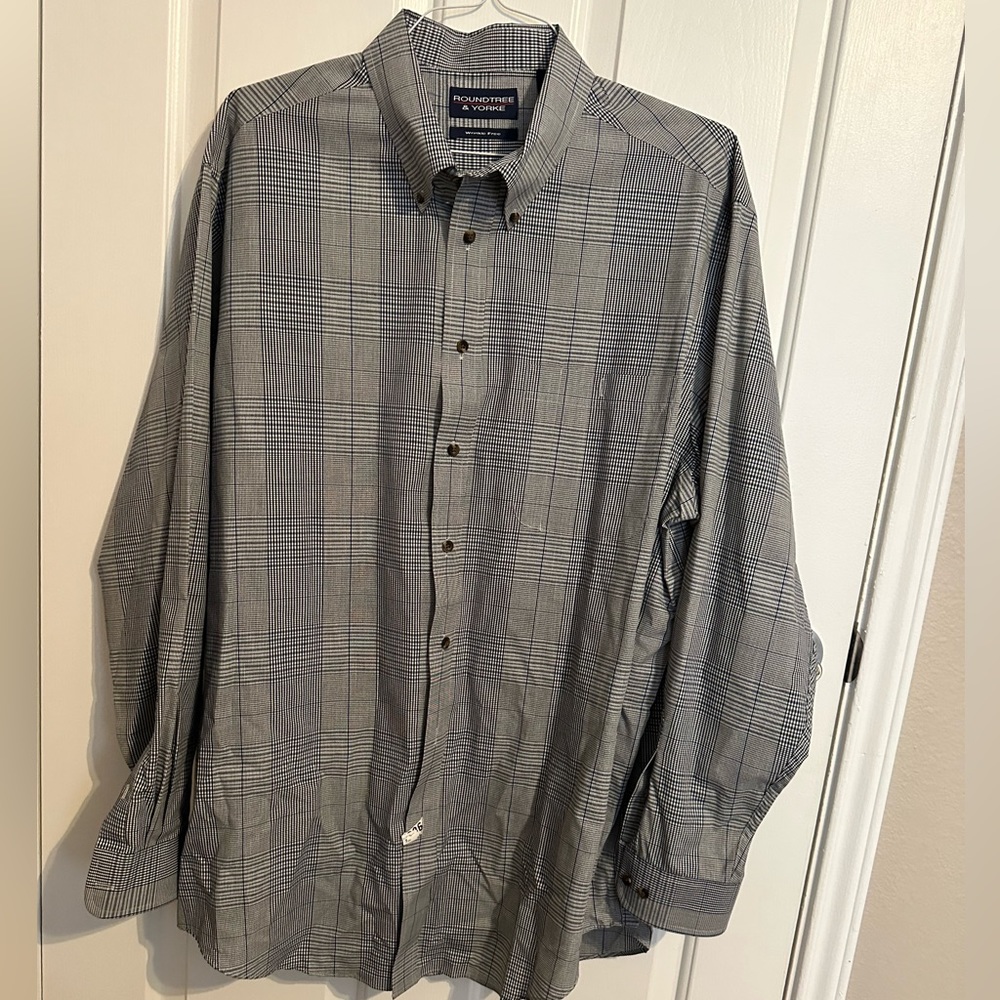 Roundtree and Yorke Long Sleeve Button Down shirt